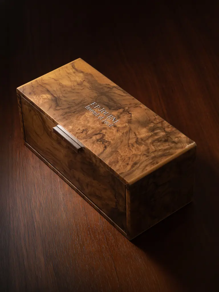 F.P. Journe - Stainless Steel "Coffret" Presentation Box, 37/38 Image 1++